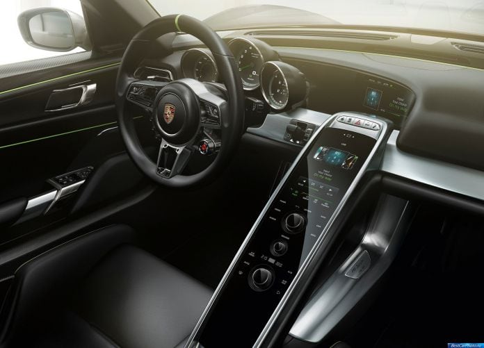 2015 Porsche 918 Spyder - фотография 35 из 69