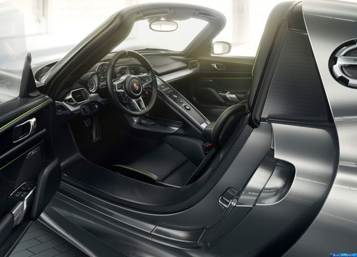 2015 Porsche 918 Spyder - фотография 36 из 69