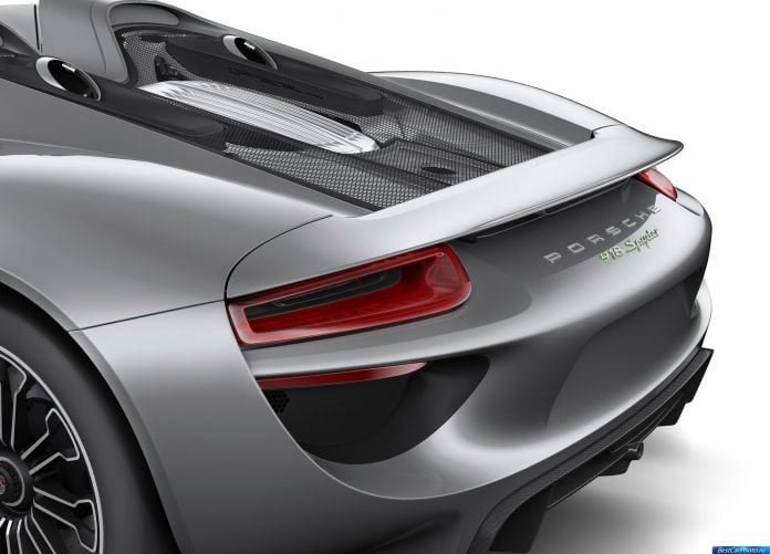 2015 Porsche 918 Spyder - фотография 40 из 69