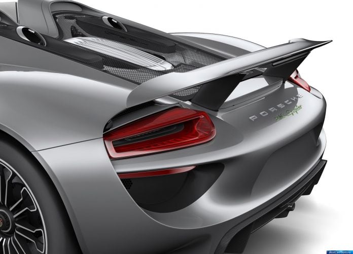 2015 Porsche 918 Spyder - фотография 41 из 69