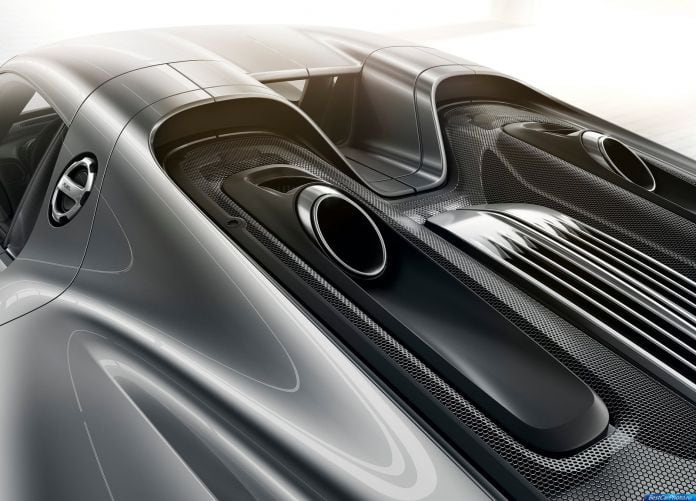 2015 Porsche 918 Spyder - фотография 43 из 69