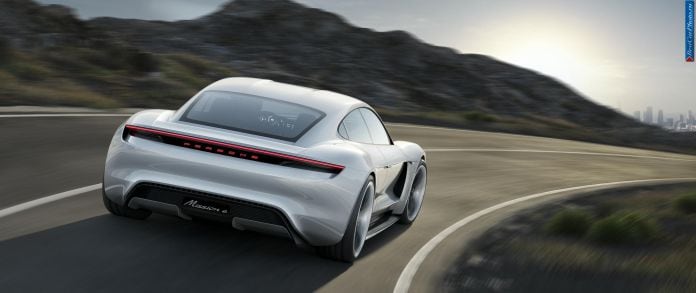 2015 Porsche Mission E - фотография 2 из 9