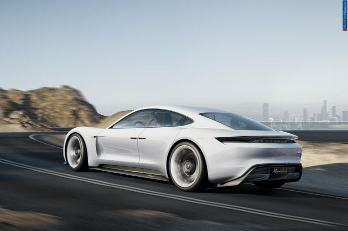 2015 Porsche Mission E - фотография 3 из 9