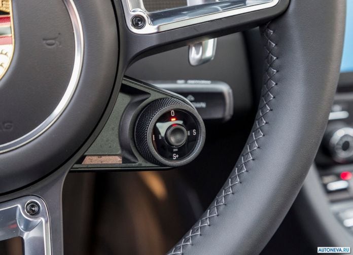 2016 Porsche 911 Turbo S - фотография 24 из 29