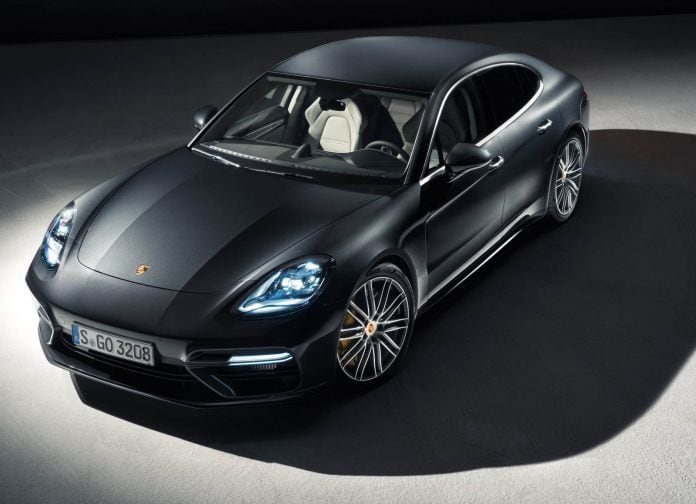 2017 Porsche Panamera - фотография 1 из 42