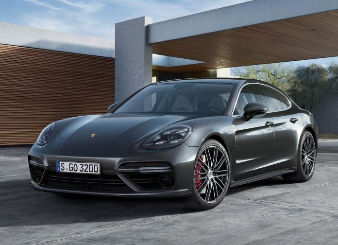 2017 Porsche Panamera - фотография 2 из 42