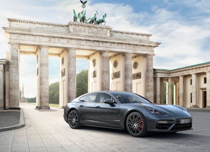 2017 Porsche Panamera - фотография 3 из 42