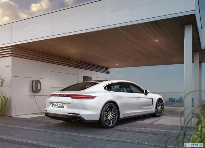 2017 Porsche Panamera Executive - фотография 9 из 28