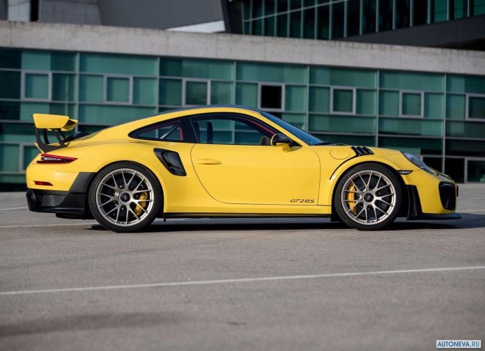 2018 Porsche 911 GT2 RS - фотография 118 из 255