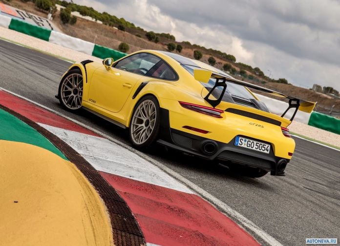 2018 Porsche 911 GT2 RS - фотография 127 из 255