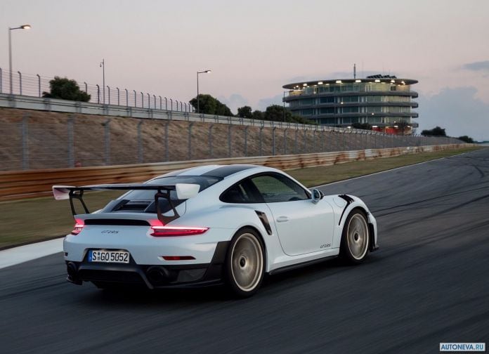 2018 Porsche 911 GT2 RS - фотография 130 из 255