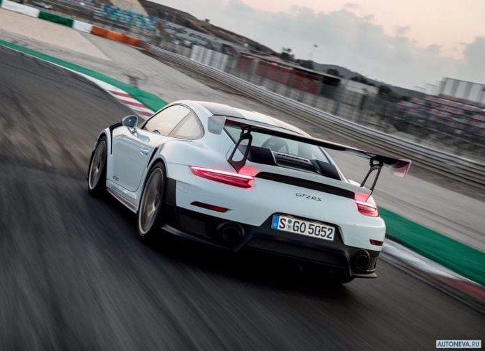 2018 Porsche 911 GT2 RS - фотография 132 из 255