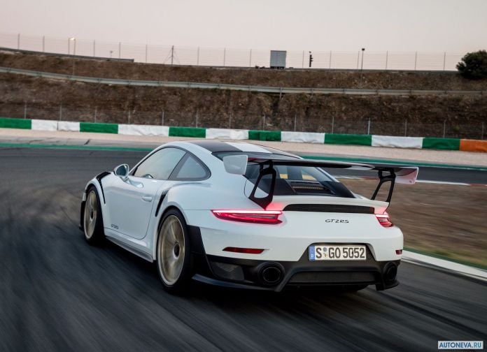 2018 Porsche 911 GT2 RS - фотография 133 из 255