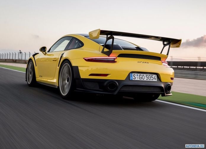 2018 Porsche 911 GT2 RS - фотография 137 из 255