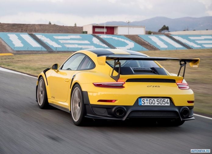 2018 Porsche 911 GT2 RS - фотография 138 из 255