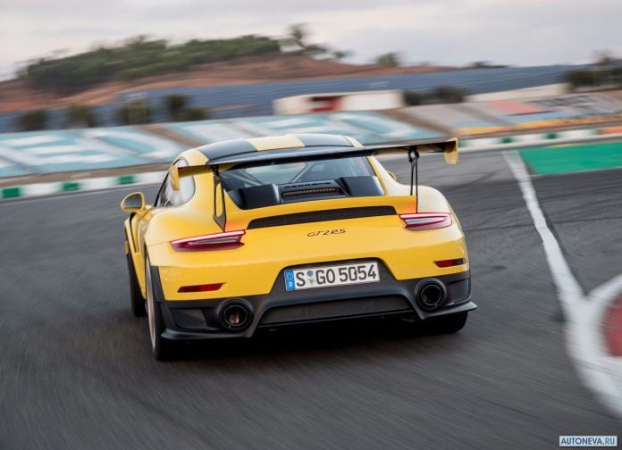 2018 Porsche 911 GT2 RS - фотография 141 из 255