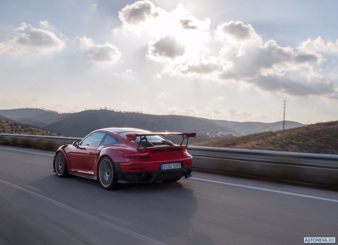 2018 Porsche 911 GT2 RS - фотография 150 из 255