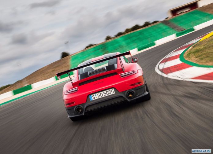 2018 Porsche 911 GT2 RS - фотография 186 из 255