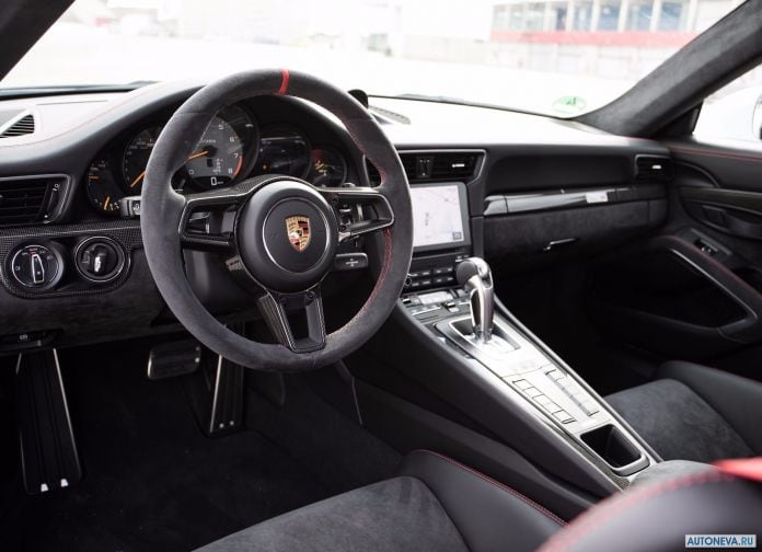 2018 Porsche 911 GT2 RS - фотография 199 из 255