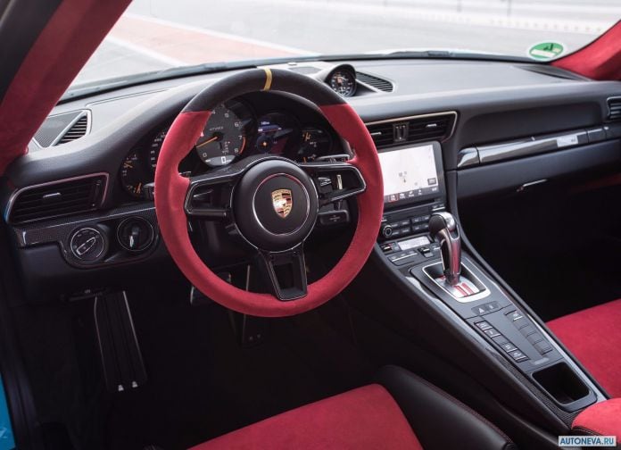 2018 Porsche 911 GT2 RS - фотография 200 из 255
