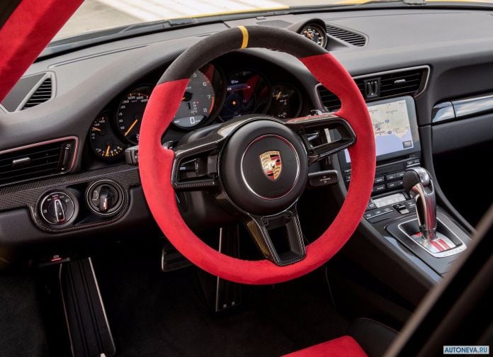 2018 Porsche 911 GT2 RS - фотография 201 из 255