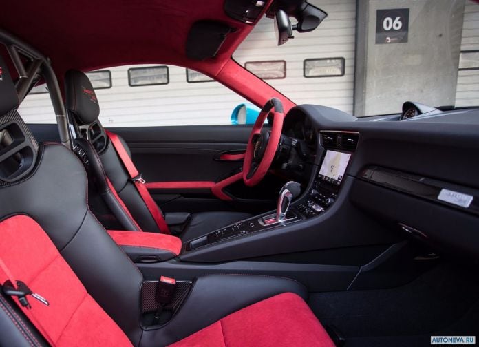 2018 Porsche 911 GT2 RS - фотография 205 из 255