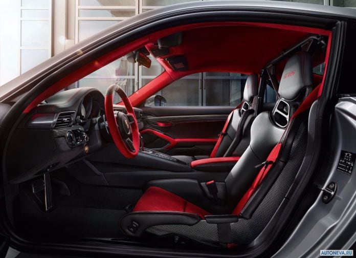 2018 Porsche 911 GT2 RS - фотография 206 из 255