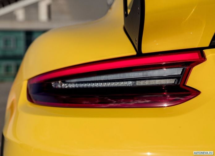 2018 Porsche 911 GT2 RS - фотография 230 из 255