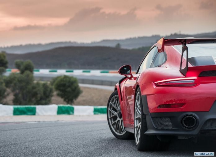 2018 Porsche 911 GT2 RS - фотография 235 из 255