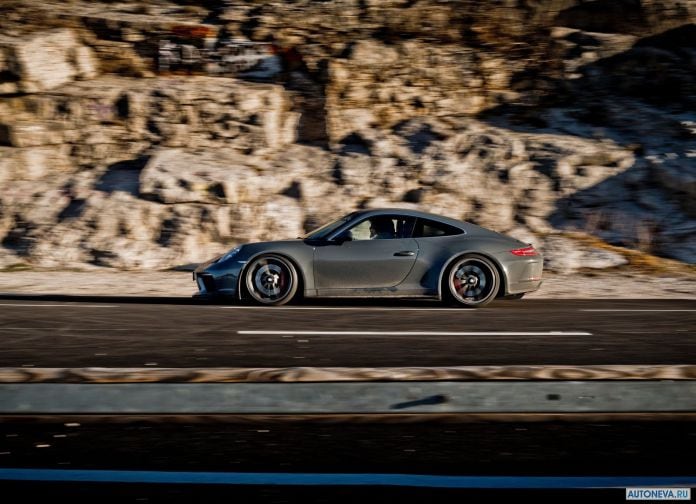 2018 Porsche 911 GT3 Touring Package - фотография 24 из 59