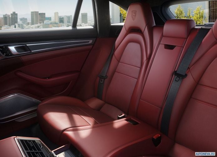 2018 Porsche Panamera Sport Turismo - фотография 28 из 41