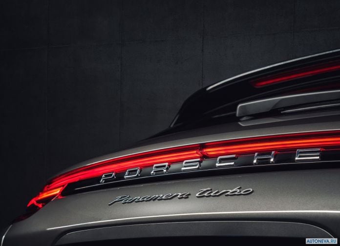 2018 Porsche Panamera Sport Turismo - фотография 38 из 41