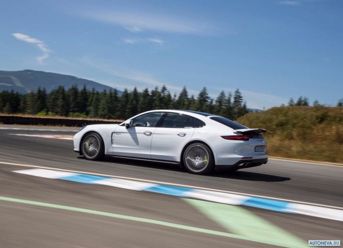 2018 Porsche Panamera Turbo S E-hybrid - фотография 41 из 81