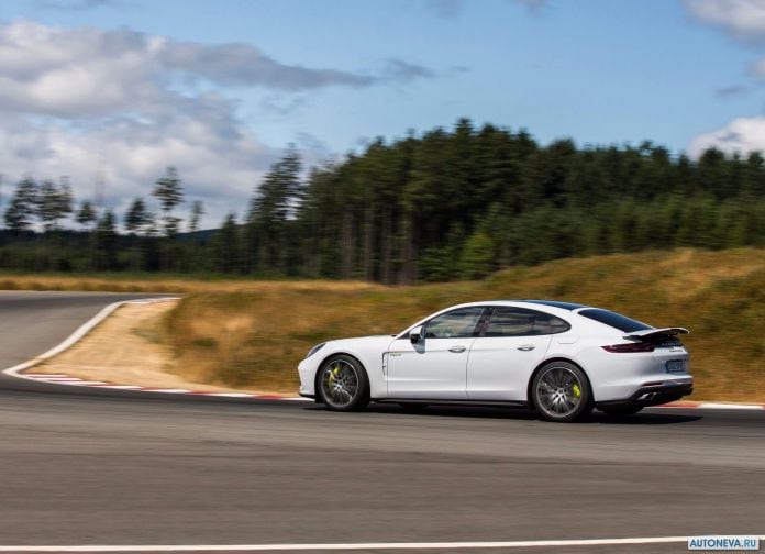 2018 Porsche Panamera Turbo S E-hybrid - фотография 49 из 81