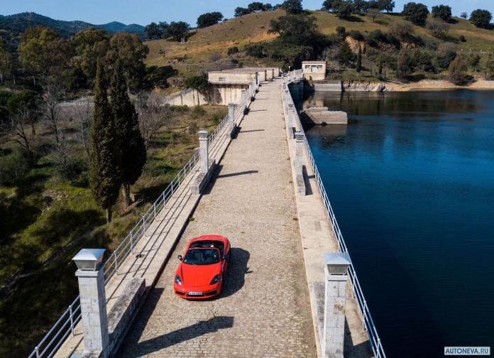 2019 Porsche 718 Boxster T - фотография 14 из 51
