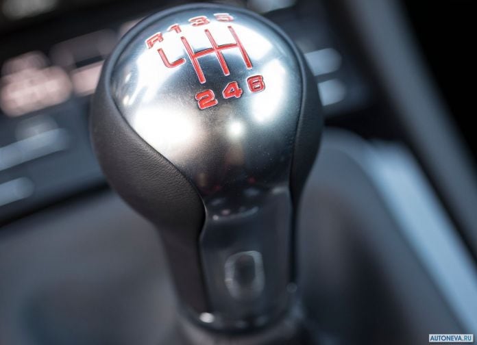 2019 Porsche 718 Cayman T - фотография 50 из 66