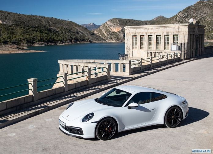 2019 Porsche 911 Carrera 4S - фотография 16 из 254