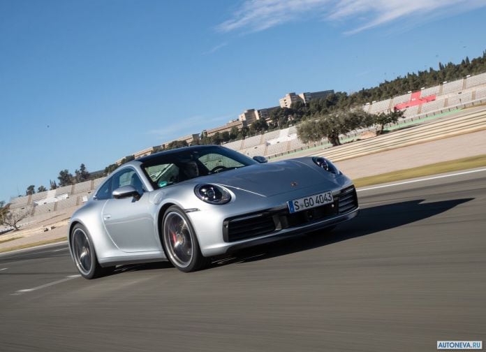 2019 Porsche 911 Carrera 4S - фотография 38 из 254