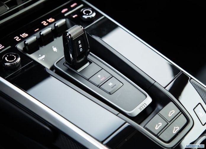 2019 Porsche 911 Carrera 4S - фотография 190 из 254