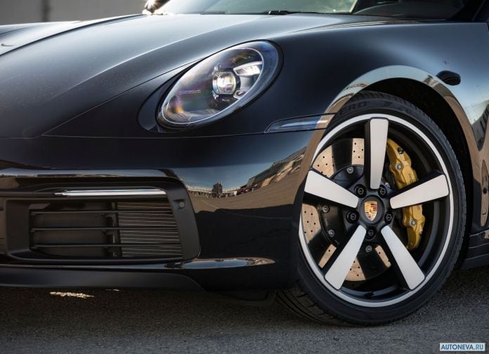 2019 Porsche 911 Carrera 4S - фотография 208 из 254