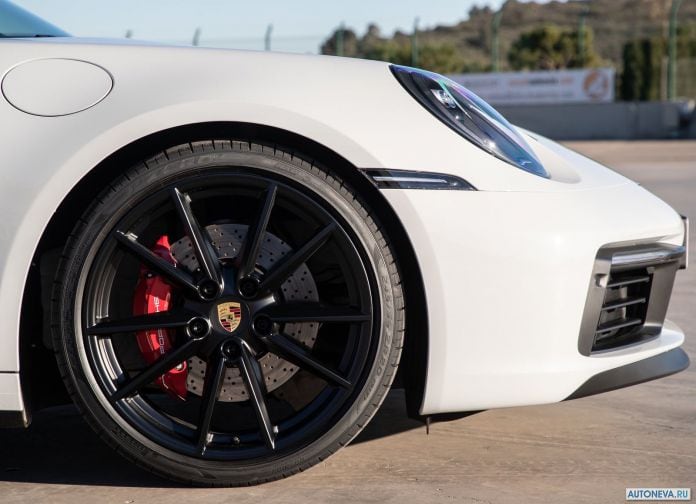 2019 Porsche 911 Carrera 4S - фотография 223 из 254