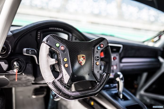 2019 Porsche 911 GT2 RS Clubsport - фотография 33 из 40