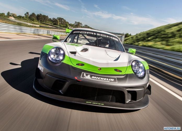 2019 Porsche 911 GT3 R - фотография 8 из 12