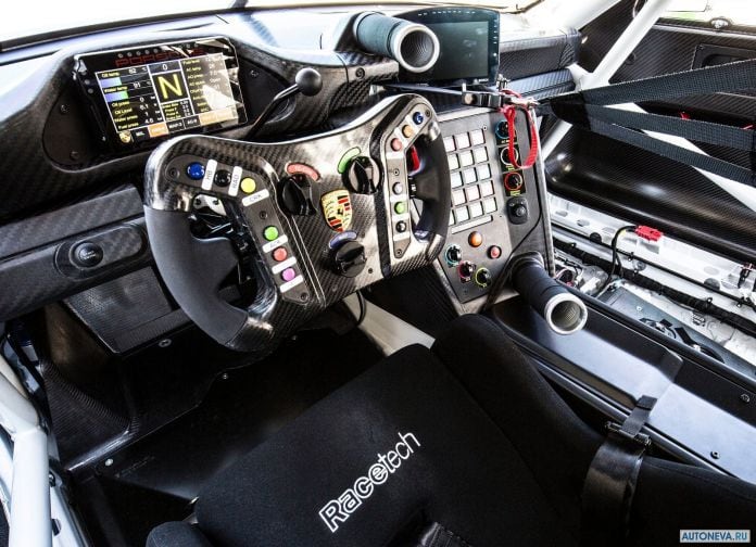2019 Porsche 911 GT3 R - фотография 10 из 12