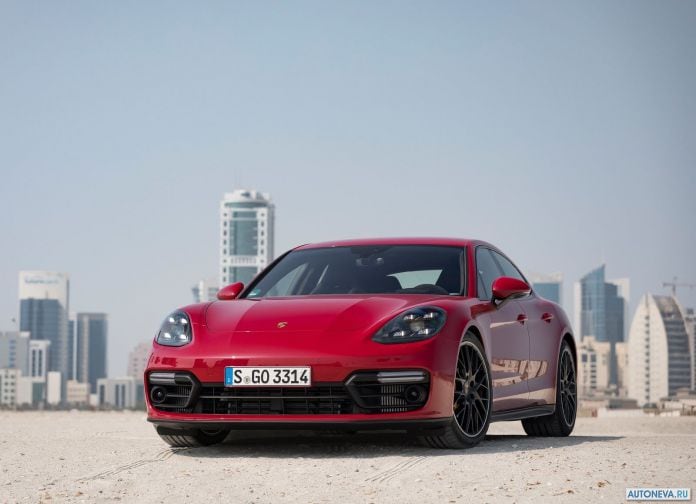 2019 Porsche Panamera GTS - фотография 3 из 238
