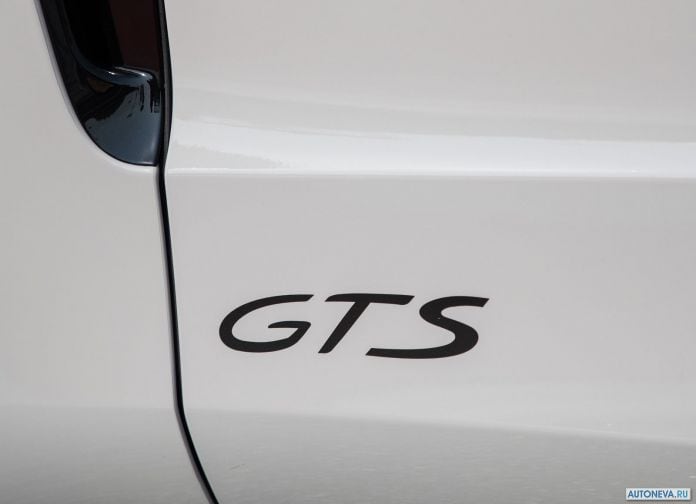 2019 Porsche Panamera GTS Sport Turismo - фотография 131 из 142