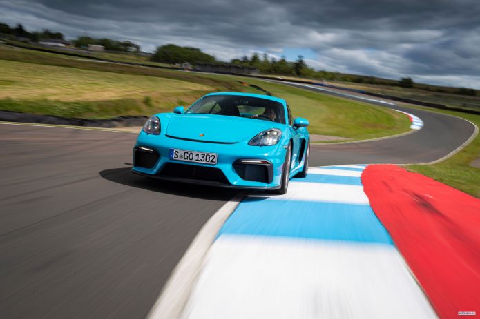 2020 Porsche 718 Cayman GT4 - фотография 2 из 40 2020 Porsche 718 Cayman GT4 - фотография 2 из 40