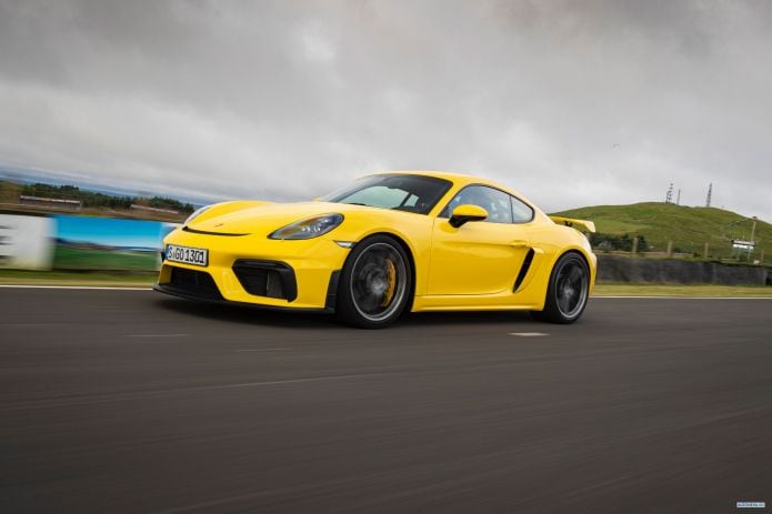 2020 Porsche 718 Cayman GT4 - фотография 13 из 40