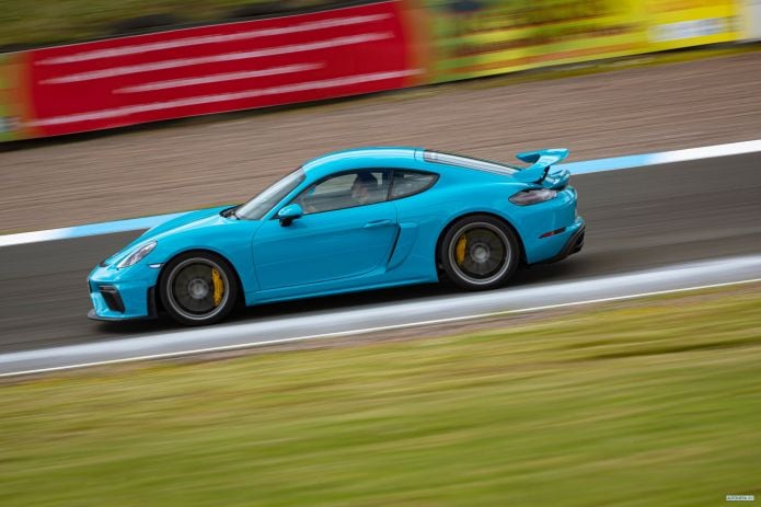 2020 Porsche 718 Cayman GT4 - фотография 14 из 40 2020 Porsche 718 Cayman GT4 - фотография 14 из 40