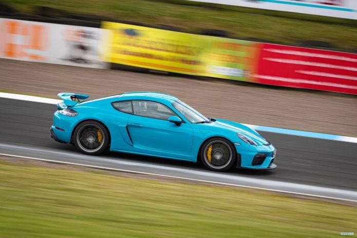 2020 Porsche 718 Cayman GT4 - фотография 16 из 40